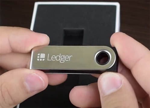 крипто кошелек Ledger Nano 