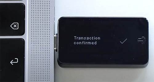 аппаратный крипто кошелёк BitBox02